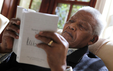 Нельсон Мандела снова госпитализирован