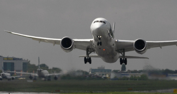 Dreamliner не долетел до Токио