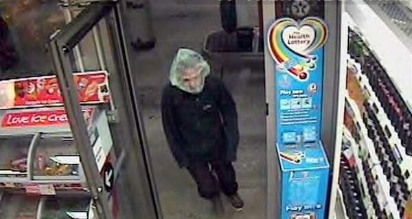 Супер-упаковка: вор пришел грабить магазин, надев на голову прозрачный пакет