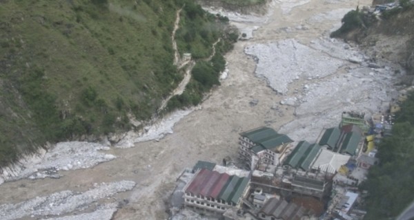 Жертвами наводнений в Индии стали уже 600 человек