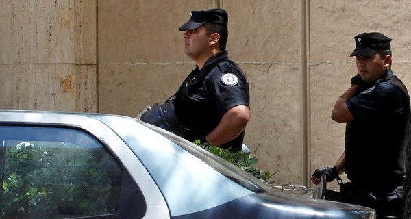 Пьяный американец оставил двухлетнего сына запертым в машине на жаре, малыш умер