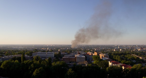 В Днепропетровске потушили пожар, который напугал горожан черным дымом