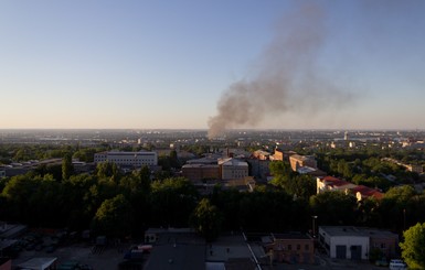 В Днепропетровске потушили пожар, который напугал горожан черным дымом