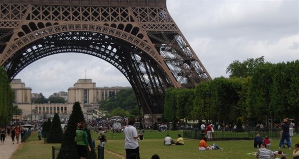 Сотрудники Эйфелевой башни второй день продолжают забастовку