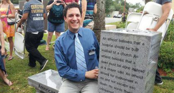 В США появился первый в мире памятник атеизму 