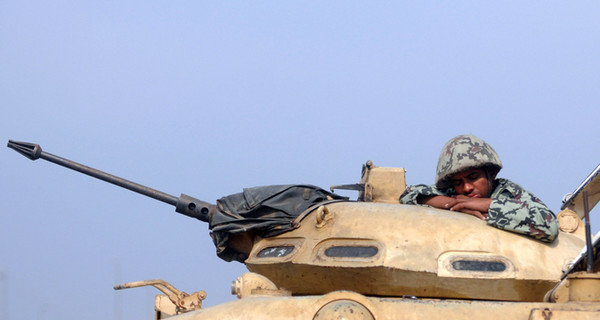 Египетские военные захватили телецентр в Каире