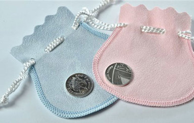 Младенцам, рожденным в один день с британским наследником, подарят серебряные пенни