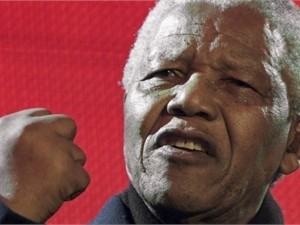 Врачи пока не будут отключать Манделу от жизнеобеспечения 