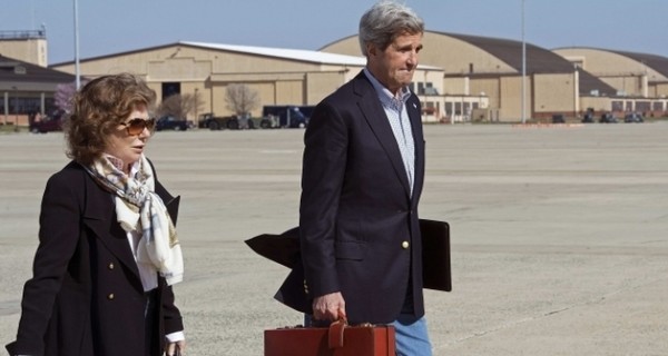 Жену госсекретаря США Джона Керри срочно госпитализировали