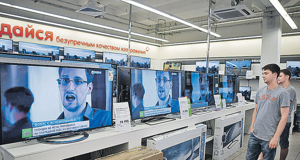 Эдвард Сноуден: США имели доступ к Outlook, SkyDrive и Skype