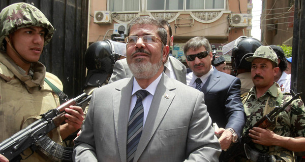 Экс-президент Египта попал под следствие по обвинениям в шпионаже и убийстве