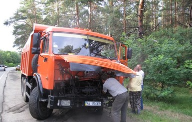 Под Киевом КамАЗ протаранил маршрутку