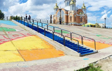 В Киеве разукрасили Оболонскую набережную