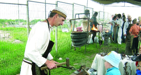 В Судаке туристов научат плести лапти и варить мыло