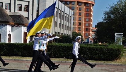 На Потёмкинской лестнице развернули огромный флаг Украины