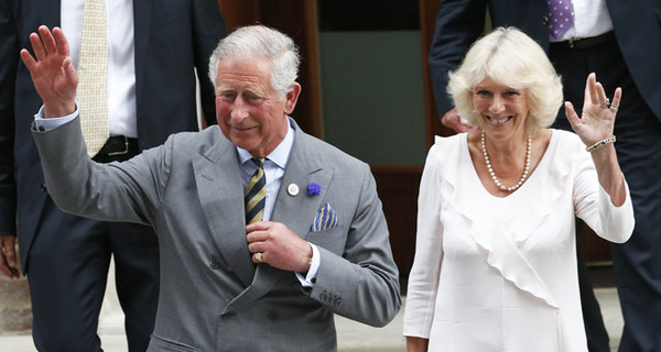 Принц Чарльз приехал в больницу навестить новорожденного внука