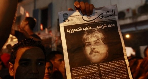 По Тунису прокатилась волна беспорядков, полиция разгоняла демонстрантов слезоточивым газом 