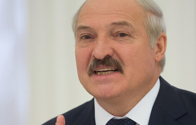 Лукашенко поймал сома весом в 57 килограммов