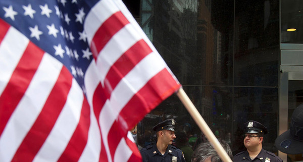 США в целях безопасности закроют несколько своих посольств 