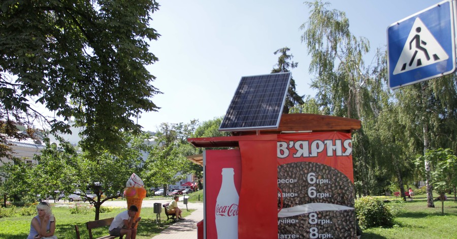 Киоски в Киеве охлаждают пиво с помощью солнечного света