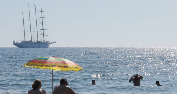 Почти 70 человек отравились в пятизвездном отеле в Турции 