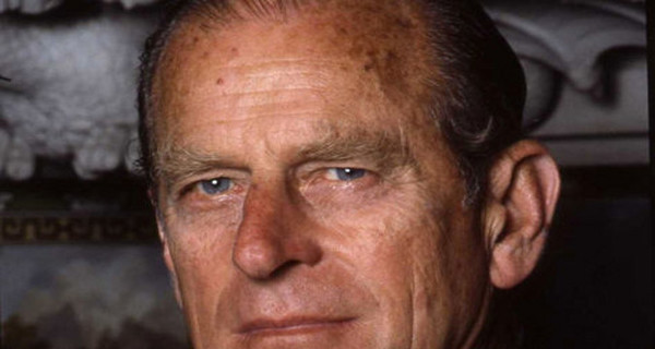 Супруг королевы Великобритании впервые появился на публике после операции