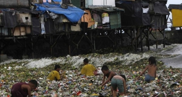 К южному побережью Китая приближается  мощный тайфун 