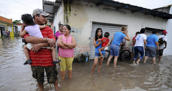 Шторм в Мексике разрушает поселения и убивает местных жителей