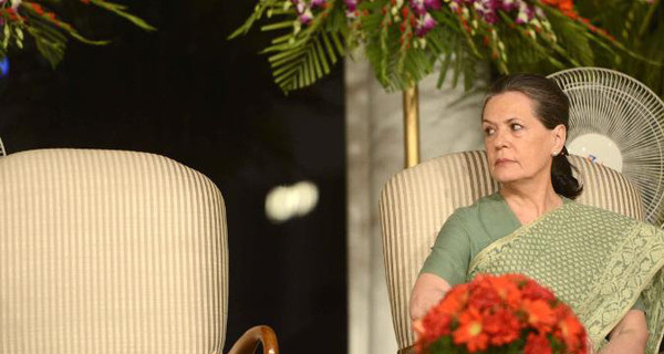 Соню Ганди уже выписали из больницы 