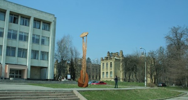 В Киеве откроют памятник с солнечной батареей  