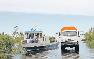 Наводнение на Дальнем Востоке: по асфальтированной дороге теперь ходит паром
