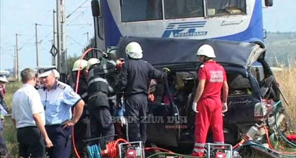В Румынии поезд протаранил автобус: 9 человек погибли 