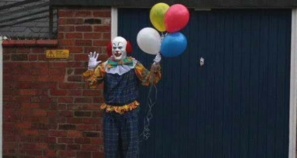 Жуткий клоун довел до паники целый город