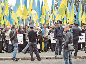 Тимошенко еще на месяц остается под стражей в больнице