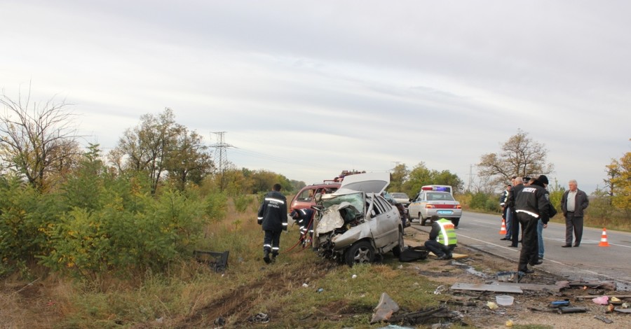 На трассе в Запорожской области погибли трое