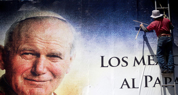 Ватикан объявил дату канонизации Иоанна Павла II