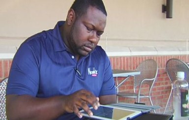 Кассир из фастфуда внезапно получил триллион долларов