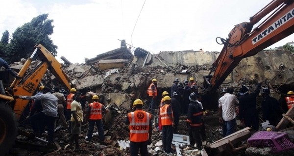 В столице Индии обрушился жилой дом, есть жертвы