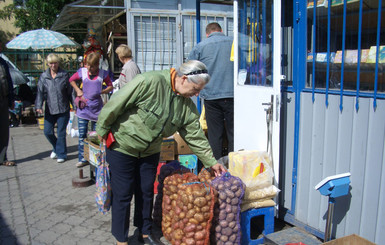 Мешок картошки обойдется почти в 200 гривен, а лука – в 100