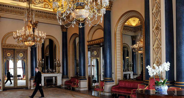 Шумиха в Букингемском дворце: к королеве прорывался мужчина с ножом  