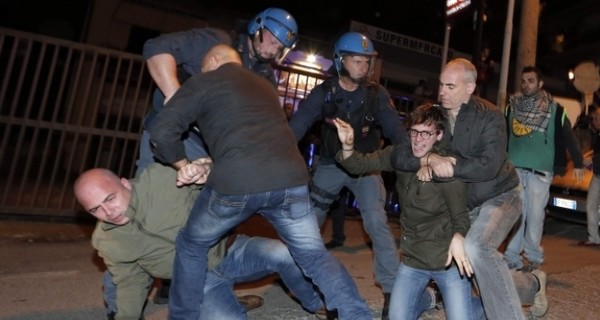 В Италии демонстранты помешали похоронить нациста Прибке  