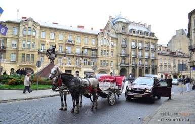 Во Львове карета столкнулась с 