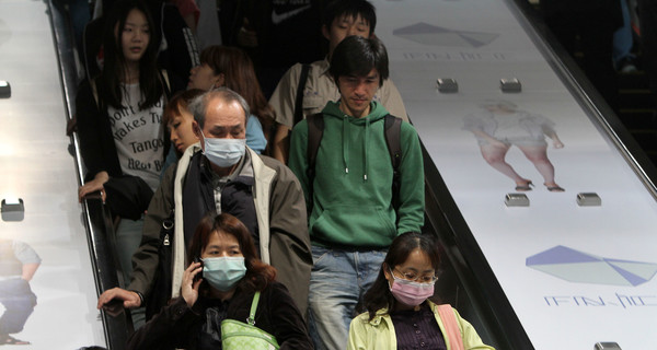 Украинцев, которые собираются в Китай, пугают птичьим гриппом 