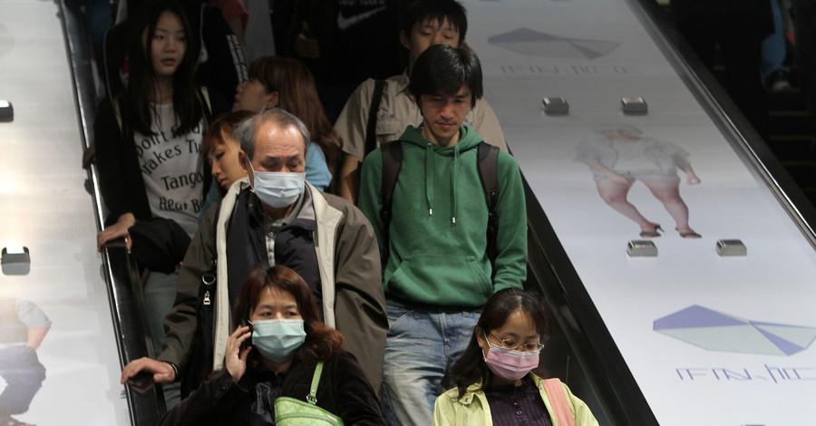 Украинцев, которые собираются в Китай, пугают птичьим гриппом 