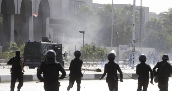 В Египте арестуют полицейских, обвиняемых в убийстве 38 