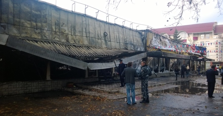 Быстро потушить пылающий супермаркет в Симферополе помешал слабый напор воды