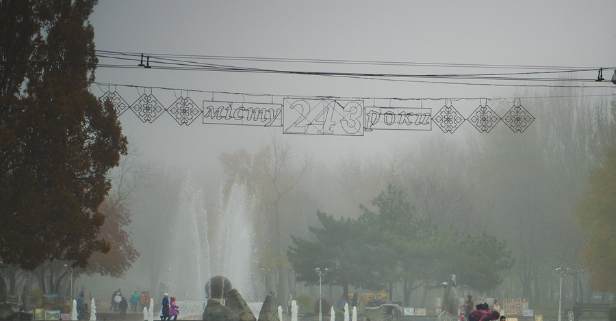 Из-за тумана в городе бьются машины и задерживаются самолеты