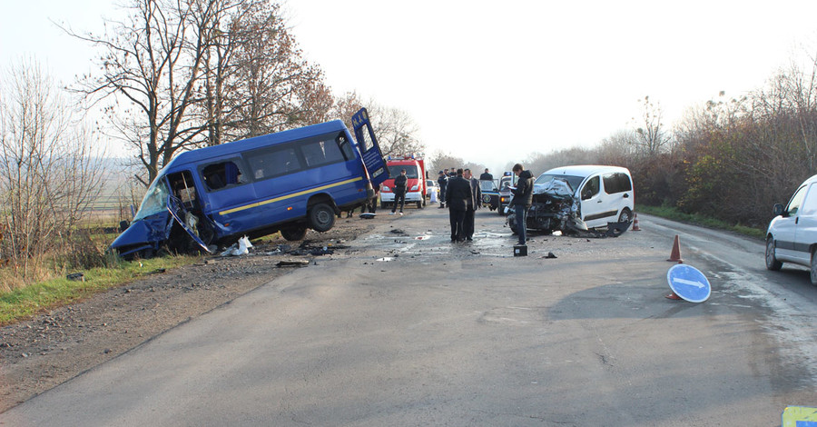 В аварии пострадали семь человек