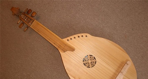 Англичанин выиграл 4 тысячи долларов благодаря украинской бандуре