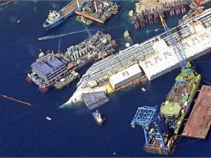 Во время крушения Costa Concordia член экипажа утащил из сейфа судна миллион
